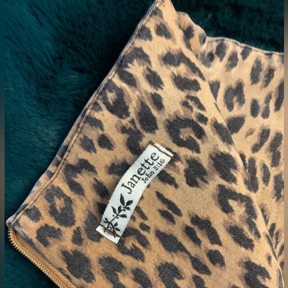 Leopard Print Stretch Pencil Skirt - Picture 6 of 7